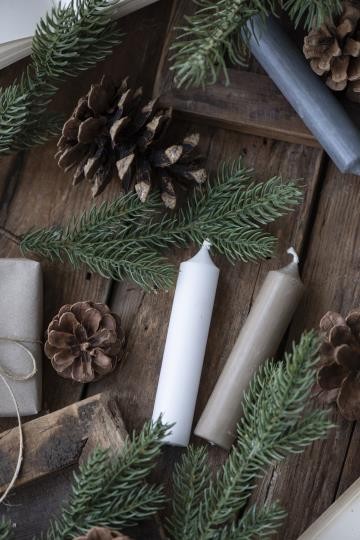 Candela  Corta  Rustica H Cm 11 D. Cm 2,2 Durata Ore 4,5 assortita in tre colori  (Set Di 2 Pezzi) Ib Laursen (7211)