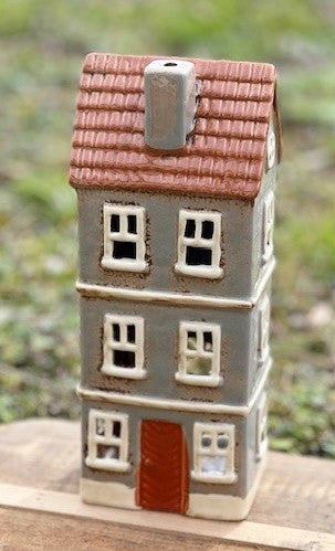 Casetta Porta Tealight  Ceramica verde con porta color ruggine Ib Laursen Cm W: 7 H: 23,2 L 9,50 (27666-18)