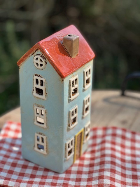 Casetta Porta Tealight  Ceramica AZZURRA con porta gialla Ib Laursen Cm W: 8 H: 20 L 9 (27667-21)