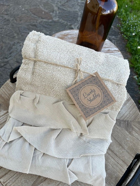 Set spugna "Mia" in cotone con tre volant 4 varianti colore cm 40x60- 55x100 (LS01080)