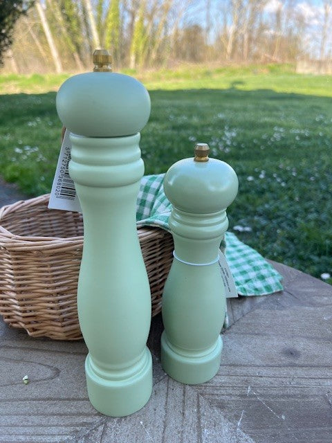 Macina SALE/PEPE verde salvia in legno di gomma opaco (basso in foto) h 20 diam.5 cm Chic Antique (61766-21)