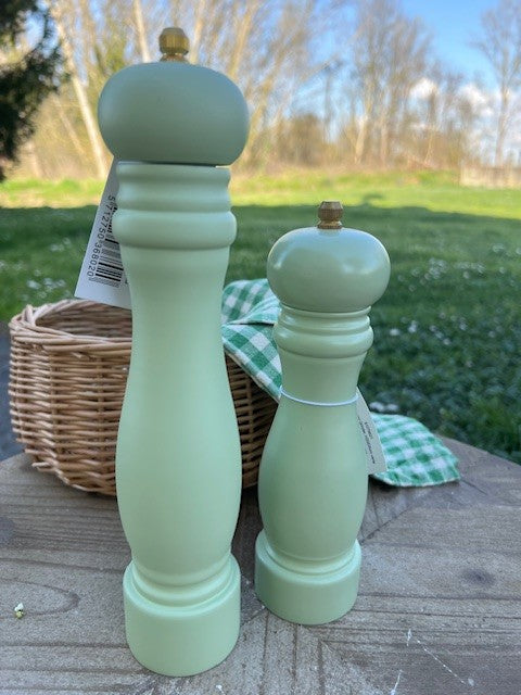 Macina SALE/PEPE verde salvia in legno di gomma opaco (basso in foto) h 20 diam.5 cm Chic Antique (61766-21)