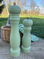 Macina SALE/PEPE verde salvia in legno di gomma opaco (basso in foto) h 20 diam.5 cm Chic Antique (61766-21)