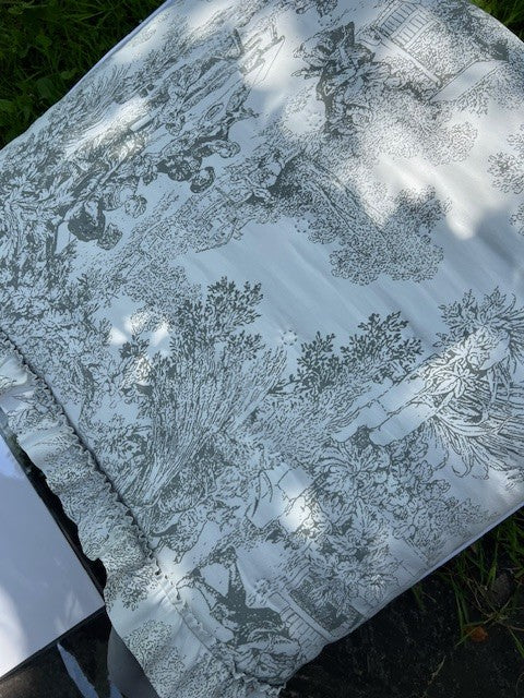 Trapuntino matrimoniale microfibra Toile de Jouy con doppio volant cm 270x265