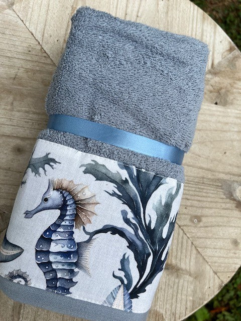 Coppia spugna asciugamano + ospite color avio "Conchiglia Helen" stampa digitale