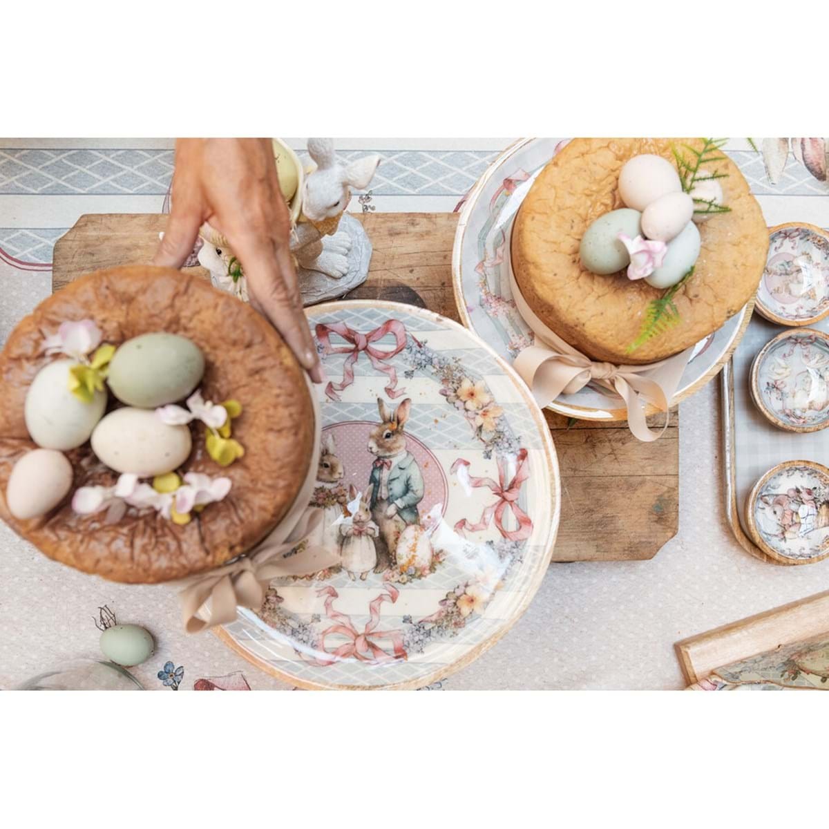 Alzatina Blanc Mariclò " Joyeuses Paques" legno mango cm 30x30xH16