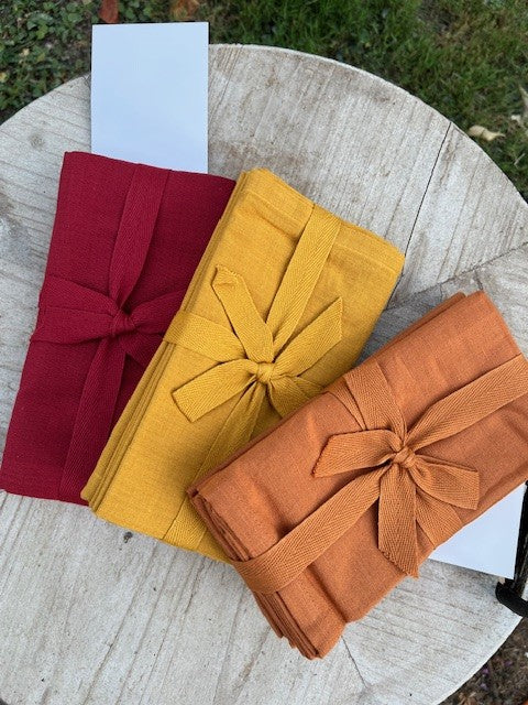 Confezione Nr. 4 tovaglioli in cotone color GIALLO OCRA cm 40x40