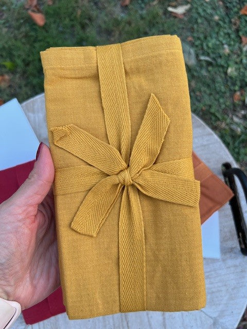 Confezione Nr. 4 tovaglioli in cotone color GIALLO OCRA cm 40x40