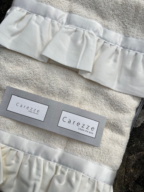 Coppia spugna asciugamano + ospite "Priscilla " con volant raso in tre colori (58546)