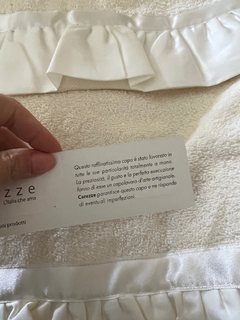 Coppia spugna asciugamano + ospite "Priscilla " con volant raso in tre colori (58546)