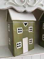 Casetta in ceramica decorativa con led verde erba "Candy Cane" cm 12x8x22 Blanc Mariclò